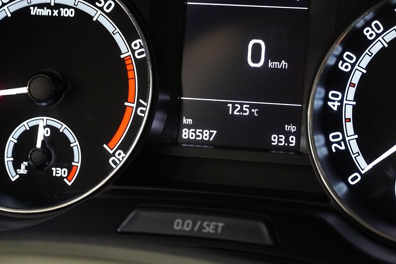 Škoda Fabia 1.0TSI 70kW,DSG,TOUR,ČR,1.MAJ - fotka 12 z 29