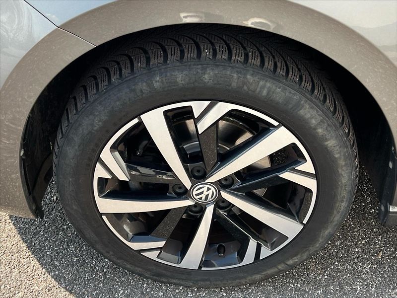 Volkswagen Polo 1,0 TSi 85kW 7DSG HIGHLINE - fotka 24 z 25