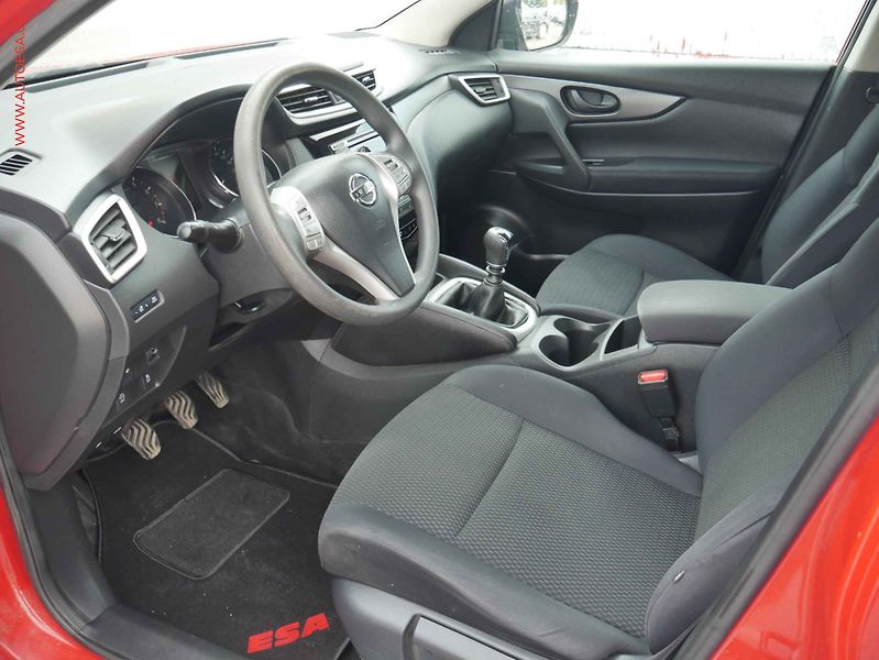 Nissan Qashqai (2017) 1.2 DiG-T, 2.maj,ČR, Visia - fotka 9 z 15