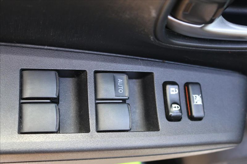 Toyota Yaris 1,5 Hybrid, Automat - fotka 11 z 40