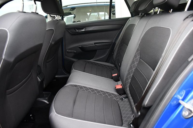 Škoda Fabia 1.0TSi 70kW AMBITION 1M ČR - fotka 19 z 33