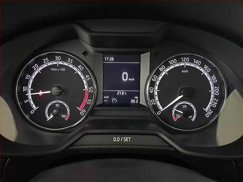 Škoda Octavia (2018) 1.6 TDI, Tempomat - fotka 11 z 17
