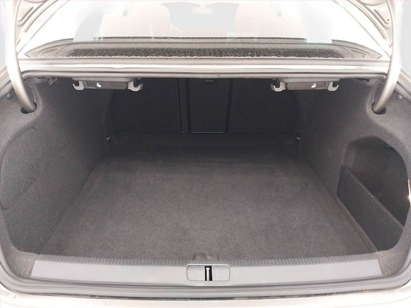 Volkswagen CC (2012) Comfortline 2.0 TDI, Automat - fotka 14 z 28