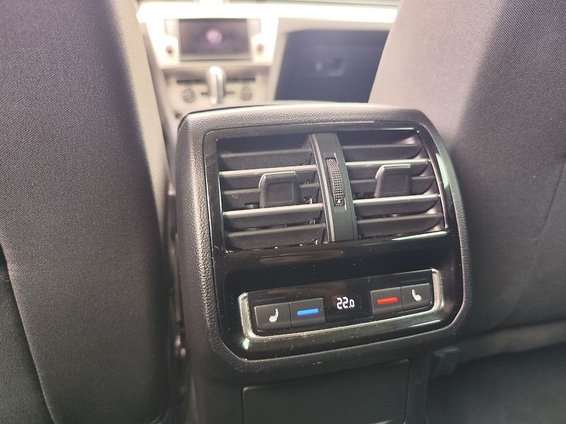 Volkswagen Passat 2.0 TDi/110kW Comfortline DSG - fotka 15 z 32