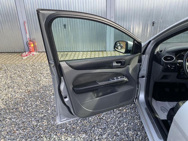 Ford Focus 2.0i 145PS LPG FORD COMBI TOP! - fotka 96 z 170