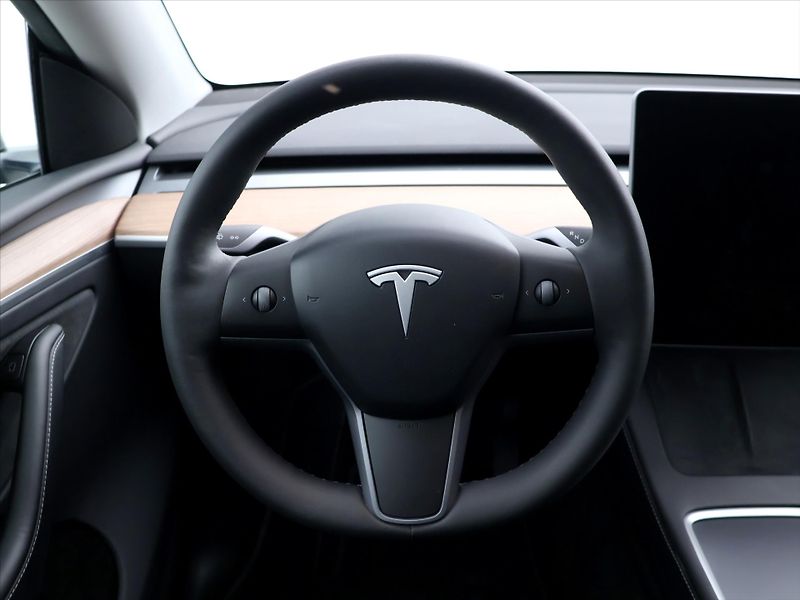 Tesla Model Y LR AWD sOH 92% 1.Maj DPH - fotka 17 z 32