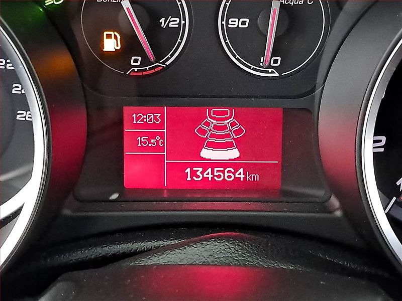 Alfa Romeo Giulietta (2010) 1.4 T MultiAir, Serv.kniha - fotka 17 z 19