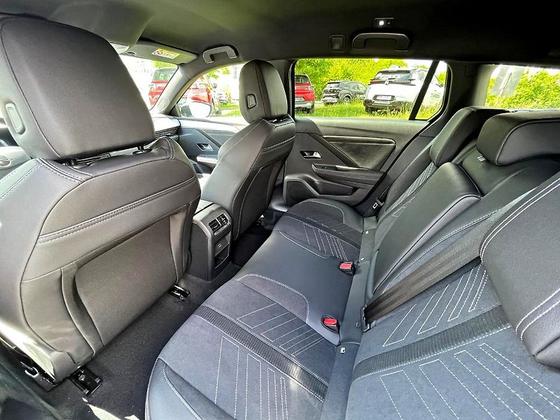 Opel Astra (2026) MHEV ST 1.2T 145k Ultimate AT6 - fotka 13 z 16