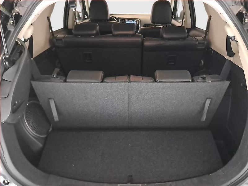 Mitsubishi Outlander (2015) 2.2 DI-D, 4X4, Automat - fotka 13 z 18