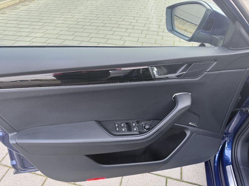 Škoda Superb (2023) 2,0tdi 147kw L&K 4x4 DSG - fotka 43 z 80