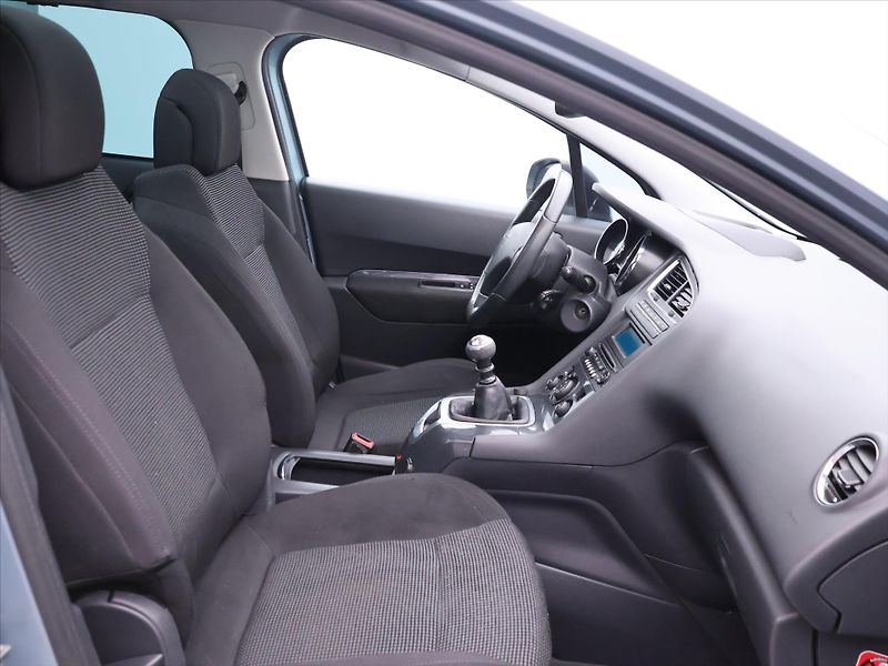Peugeot 5008 2,0 HDI 110kW CZ Panorama - fotka 12 z 34