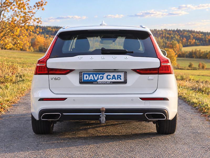 Volvo V60 2,0 B5 AWD Momentum Pro AT DPH - fotka 6 z 22