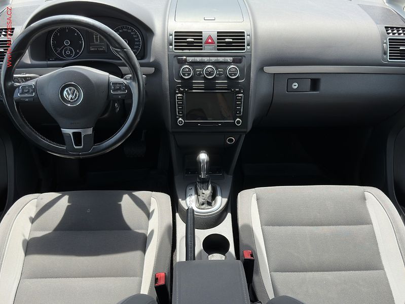 Volkswagen Touran (2013) 1.6 TDi DSG, DSG, AC - fotka 8 z 19