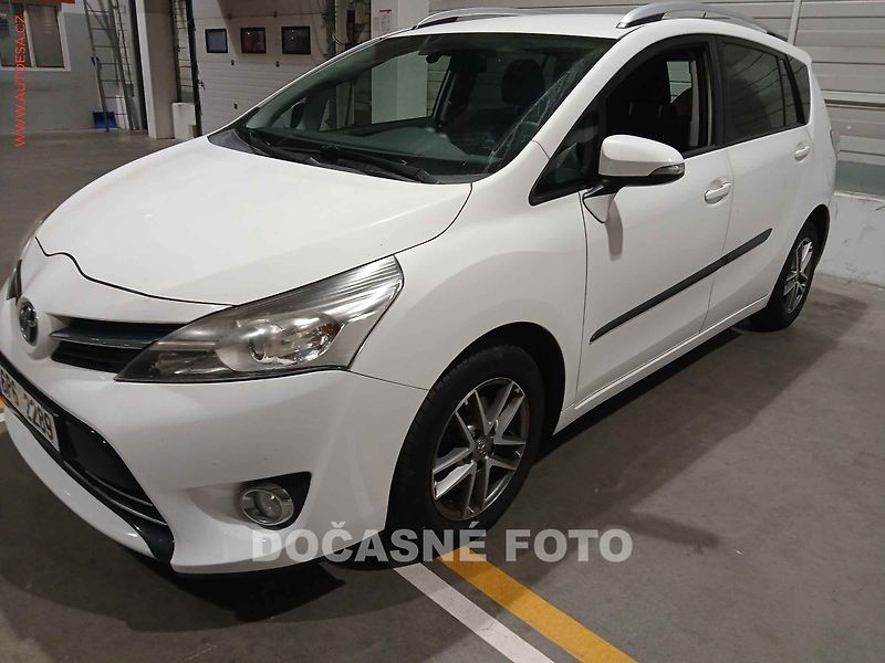 Toyota Verso (2016) 1.6, ČR, servis.kniha - fotka 1 z 3