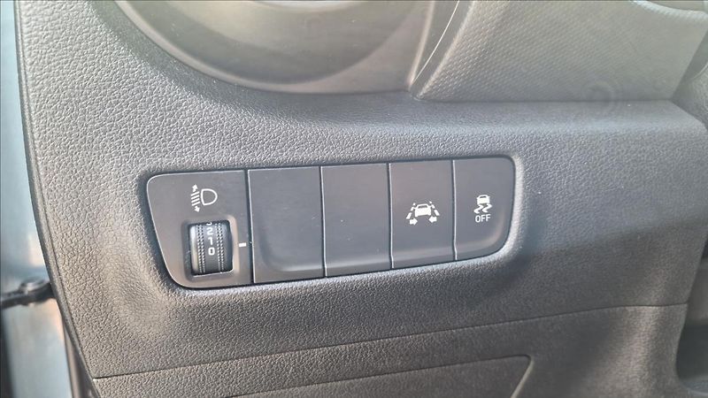 Hyundai Kona 1,6 T-GDI Style 4x4 DCT DPH CZ - fotka 19 z 21
