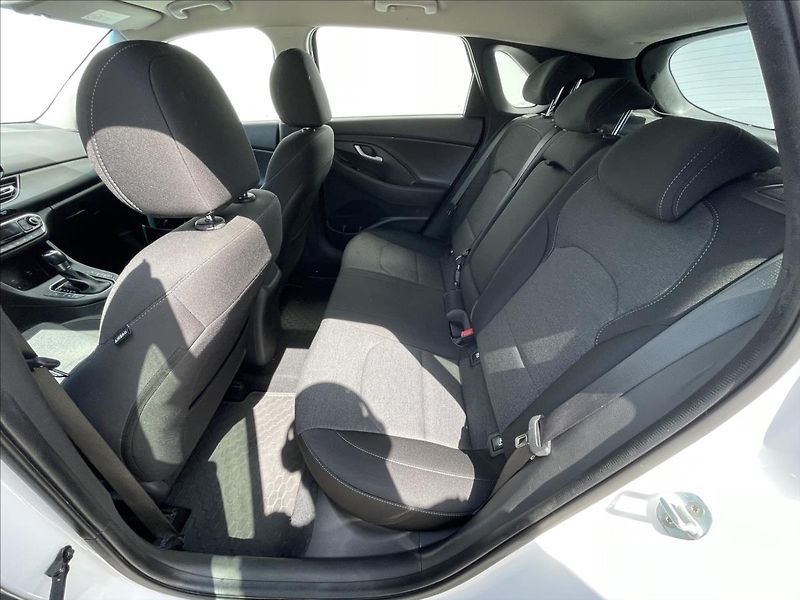 Hyundai i30 1,5 T-GDI DCT Family Smart NAV - fotka 14 z 22