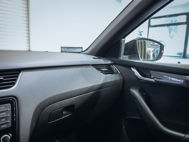Škoda Octavia 2.0 TDi RS DSG - fotka 18 z 32