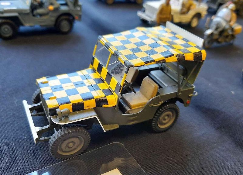 Jaroslav Žampach z Teplic staví raritní modely amerických Jeepů v měřítku 1:35. Jeho kolekce má v současnosti tři desítky exemplářů.