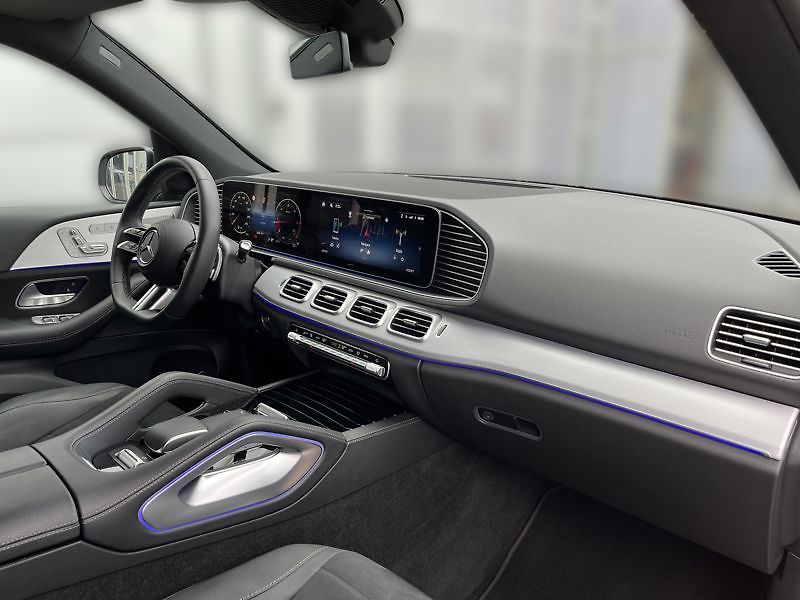Mercedes-Benz GLE 300d 4MATIC AMG Line Airmatic - fotka 15 z 21