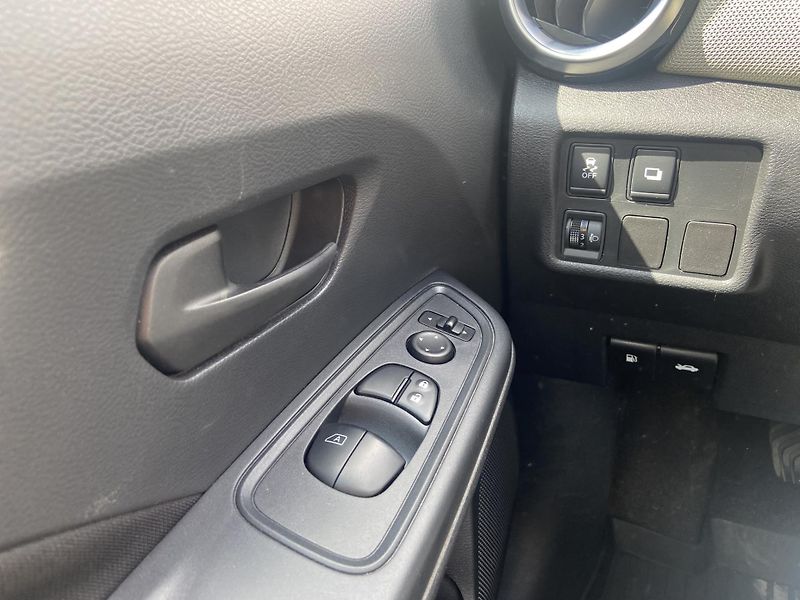 Nissan Micra 1.0 i 52 kW Visia - fotka 13 z 19