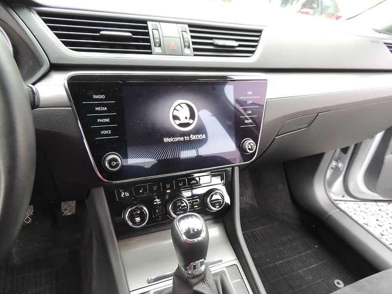 Škoda Superb (2020) 2.0TDi,110kw,Style,webasto,ČR - fotka 25 z 39