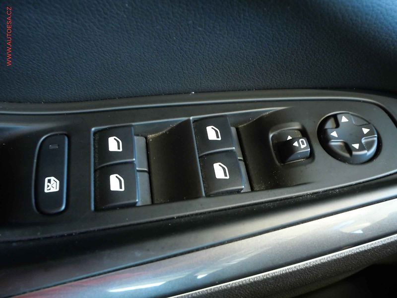 Opel Grandland X (2021) 1.2T, ČR, AC, tempo - fotka 14 z 21