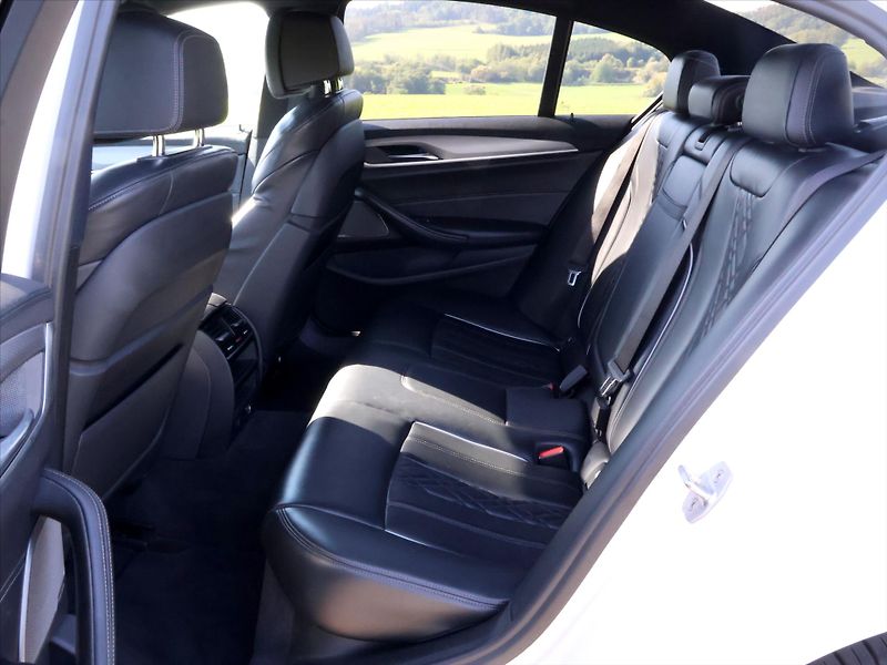 BMW Řada 5 3,0 530d 195kW xDrive CZ - fotka 15 z 39