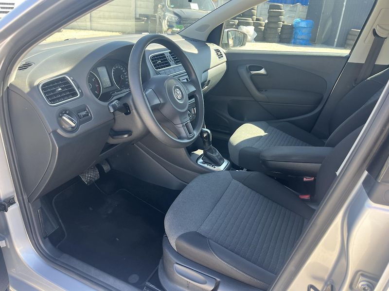 Volkswagen Polo (2010) 1.4 16v DSG 63kw  75000km 1.M. - fotka 12 z 26