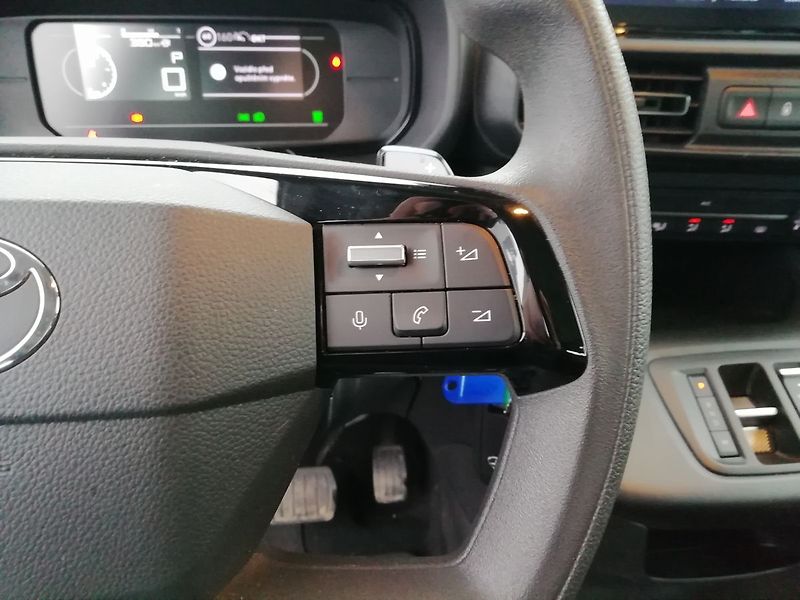 Toyota ProAce City Verso 1,5 D-4D L2 A/T Business - fotka 10 z 17