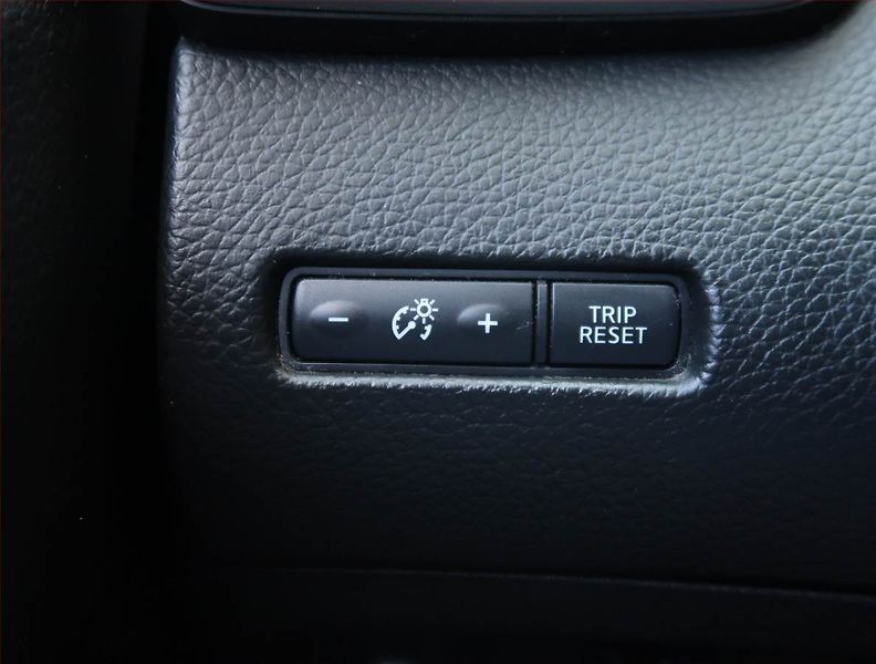 Nissan Qashqai (2015) 1.2 DIG-T, Navi, Tempomat - fotka 19 z 21