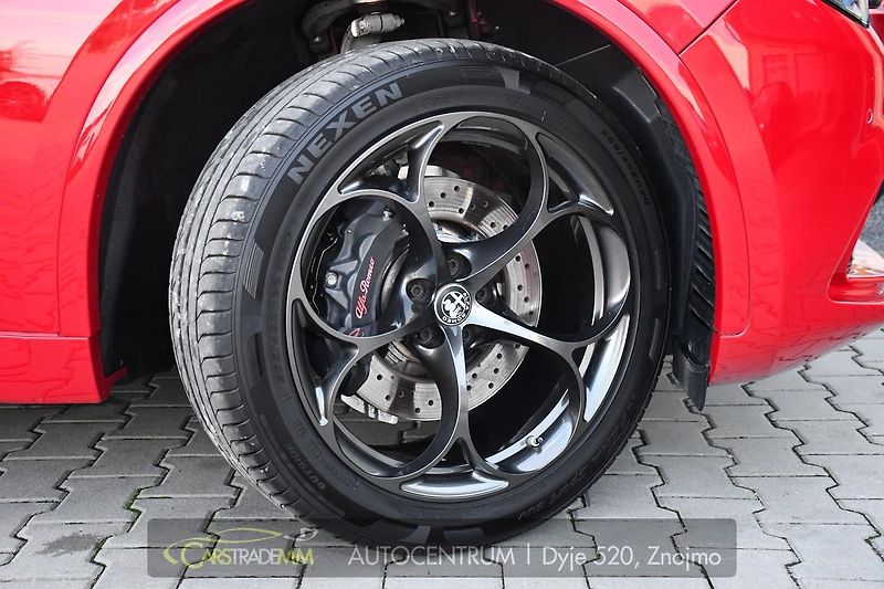 Alfa Romeo Stelvio 2.9V6 Bi-T.382 kW QUADRIFOGLIO - fotka 49 z 56