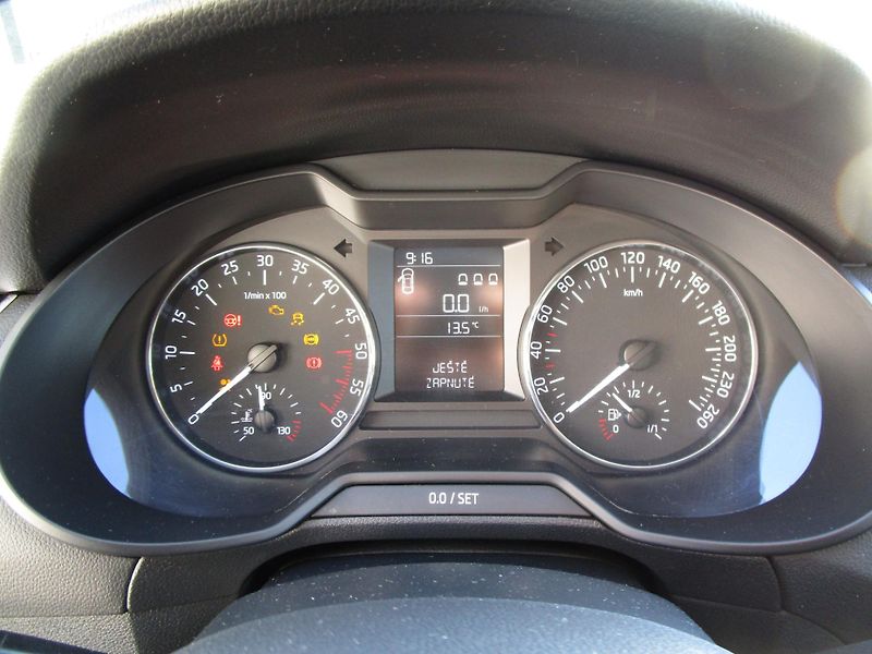 Škoda Octavia 1,6TDI-81KW-KOUPENA v ČR+STK - fotka 10 z 15
