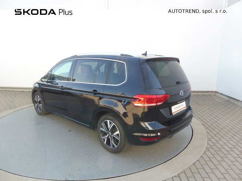 Volkswagen Touran (2022) Highline 1,5 TSI 110kW DSG - fotka 25 z 27