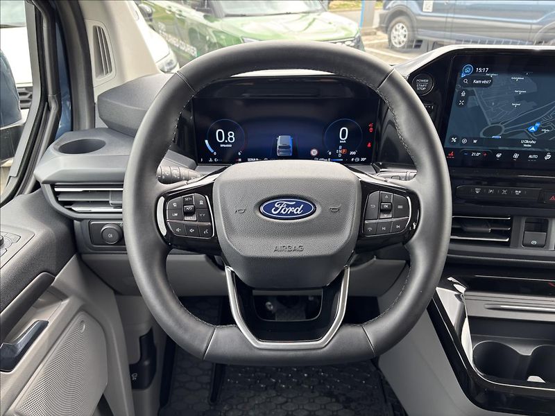 Ford Tourneo Custom 2,0 EcoBlue Titanium 125kW L1 - fotka 17 z 44
