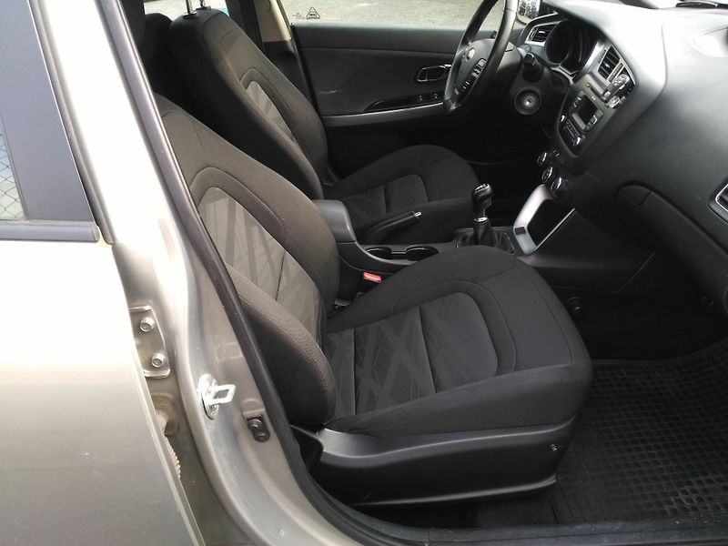 Kia Ceed 1,4i + LPG - fotka 22 z 26