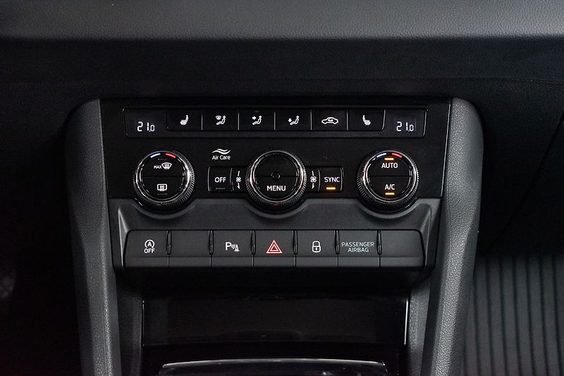 Škoda Karoq 1.5 TSI TAŽNÉ*KAMERA*DPH*ČR 1M - fotka 22 z 39