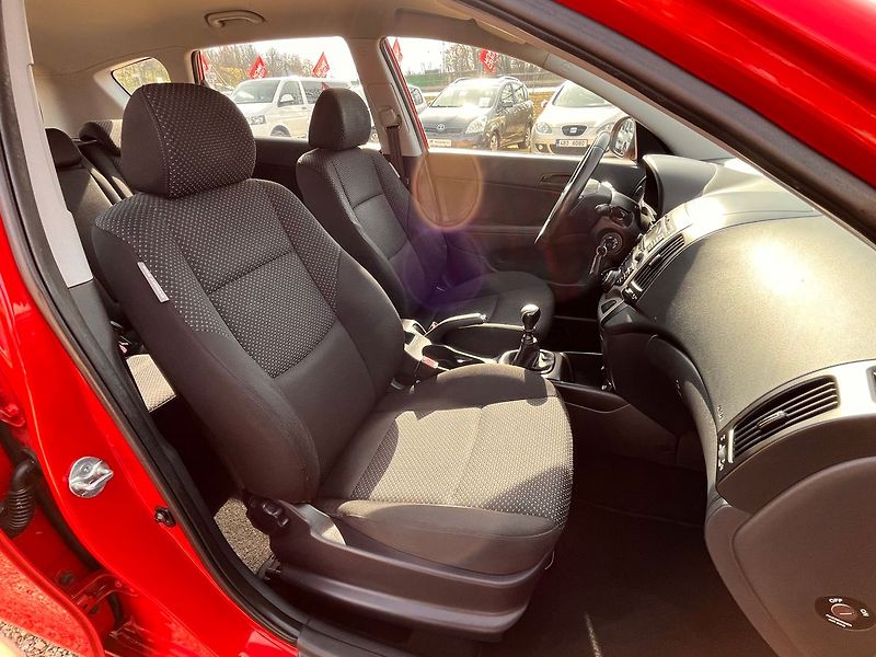 Hyundai i30 1.6CRDI 66kw - fotka 20 z 31