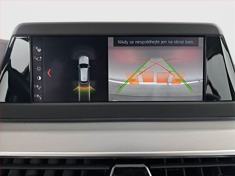 BMW Řada 5 (2017) Luxury Line 520d xDrive, 4X4 - fotka 25 z 28