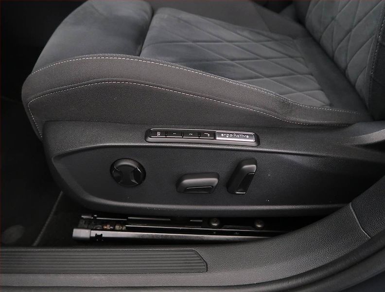 Volkswagen Golf (2022) Style 1.5 TSI, Serv.kniha - fotka 22 z 25