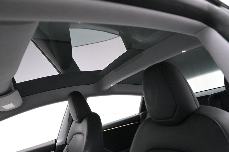 Tesla Model 3 Long Range AWD SoH 93% - fotka 20 z 26