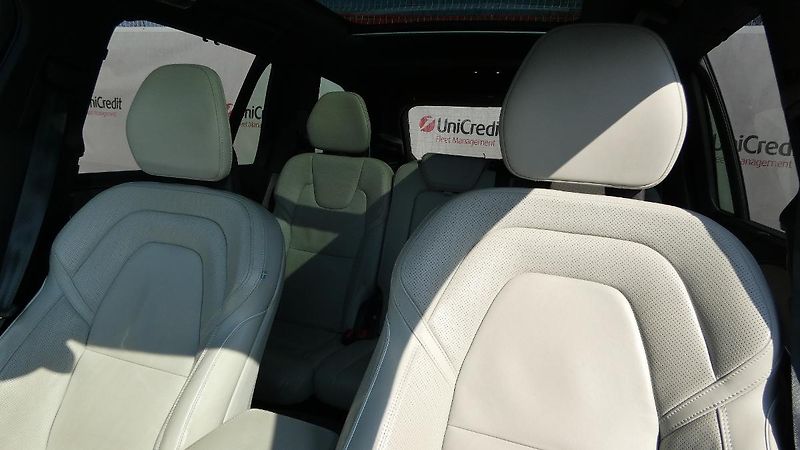 Volvo XC90 B6 AWD R-Design Auto 7 míst - fotka 7 z 26