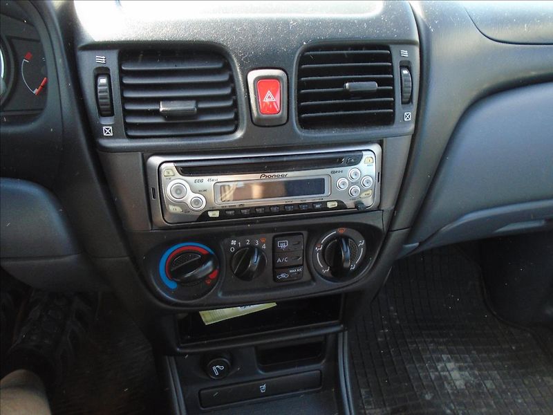 Nissan Almera 1,5 - fotka 15 z 16