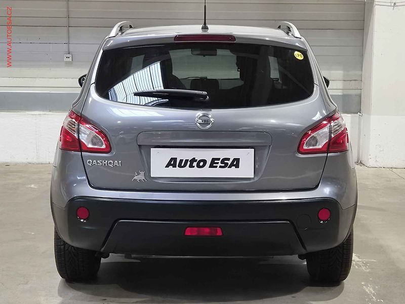 Nissan Qashqai (2012) 1.6i, ČR, AT, navi - fotka 5 z 20