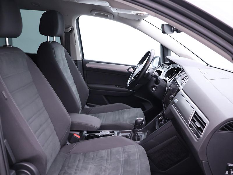 Volkswagen Touran 2,0 TDI 110kW DSG LED 1.Maj. - fotka 12 z 35