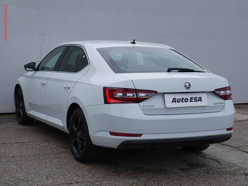 Škoda Superb (2016) 2.0 TDi, ČR, bixen, autoAC - fotka 4 z 20