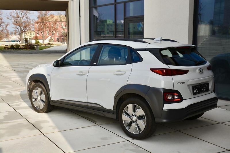 Hyundai Kona (2020) EV ELEKTRIC 100Kw 1 MAJITEL KA - fotka 12 z 53