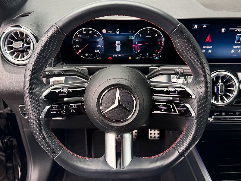 Mercedes-Benz GLB 200d 4MATIC - fotka 18 z 34