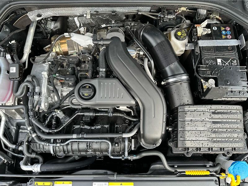 Volkswagen Golf Life 1.5 TSI 110kw M6 - fotka 15 z 22