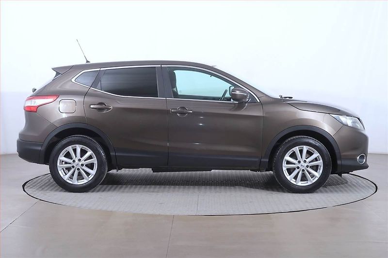 Nissan Qashqai (2014) N-Connecta 1.2 DIG-T - fotka 6 z 21
