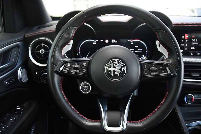 Alfa Romeo Stelvio 2.2 JTDm Competizione Q4 - fotka 22 z 40